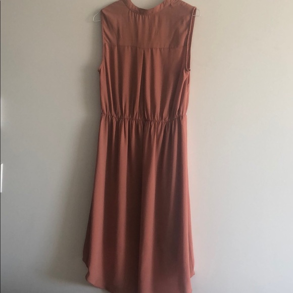 High-low dress with buttons - Picture 3 of 3